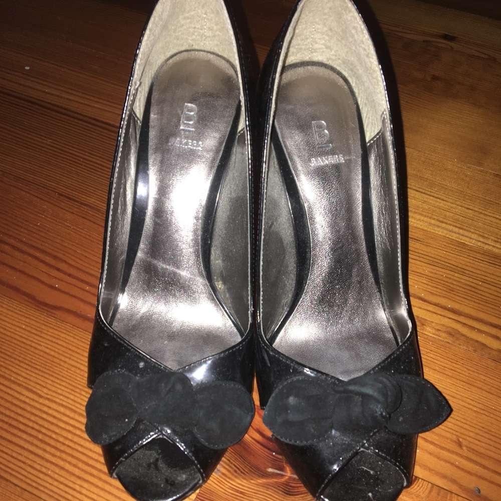 Size 6: Bakers heels👠